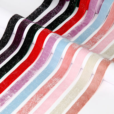 品質  Shinny Glitter Silver Gold Velvet Ribbon 10mm-38mm Luxury Velvet Ribbon 工場