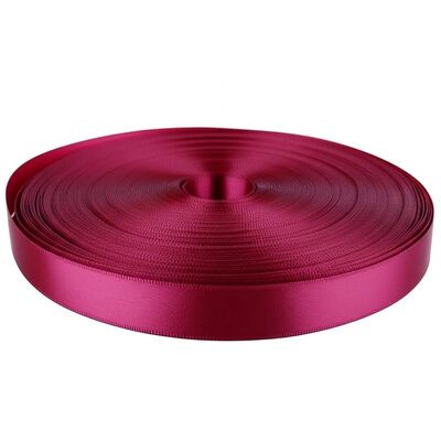 柔らかく滑らかなポリエステルナイロンリボン。ギフト包装やクラフトに最適で、様々なプロジェクトに魅力的な素材を提供します。